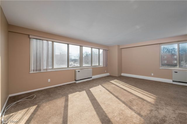 12520 Edgewater Drive 210, Lakewood, OH 44107