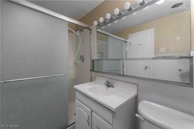 12520 Edgewater Drive 210, Lakewood, OH 44107