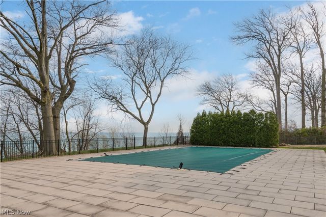 12520 Edgewater Drive 210, Lakewood, OH 44107