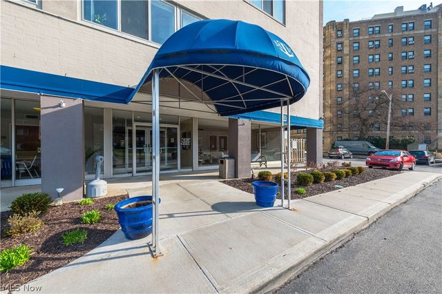 12520 Edgewater Drive 210, Lakewood, OH 44107