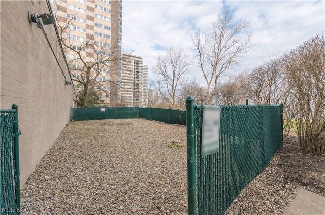 12520 Edgewater Drive 210, Lakewood, OH 44107