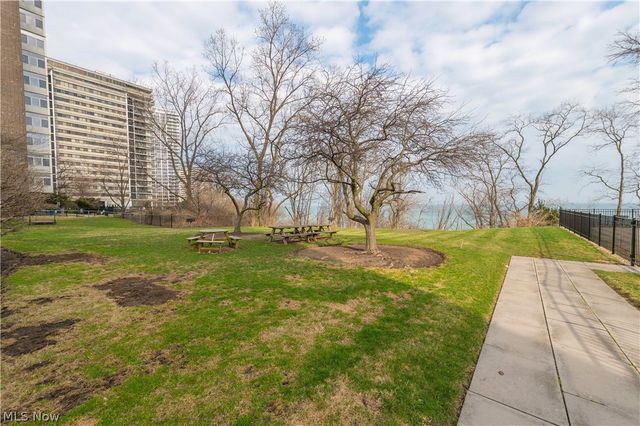 12520 Edgewater Drive 210, Lakewood, OH 44107