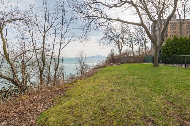 12520 Edgewater Drive 210, Lakewood, OH 44107