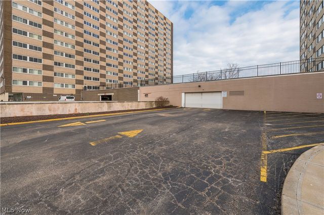 12520 Edgewater Drive 210, Lakewood, OH 44107