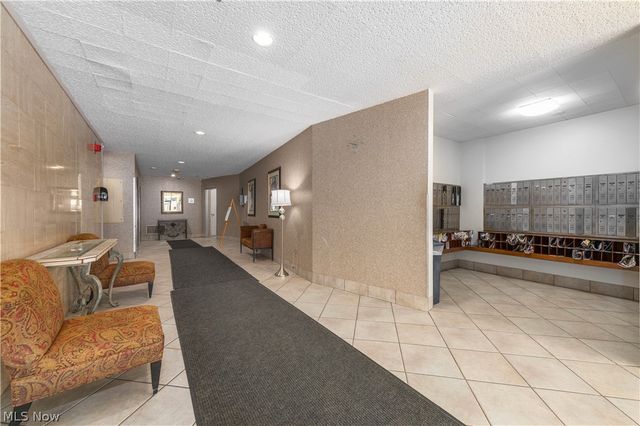 12520 Edgewater Drive 210, Lakewood, OH 44107