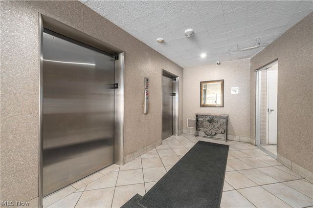 12520 Edgewater Drive 210, Lakewood, OH 44107