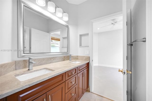 2553 Jardin Manor, Weston, FL 33327