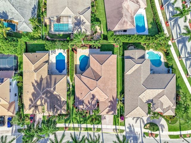 2553 Jardin Manor, Weston, FL 33327
