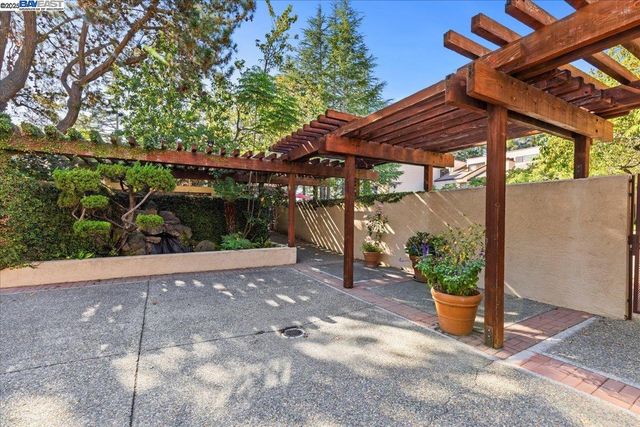 25912 Hayward Blvd Unit 204, Hayward, CA 94542