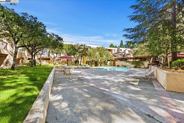 25912 Hayward Blvd Unit 204, Hayward, CA 94542