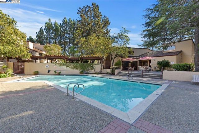 25912 Hayward Blvd Unit 204, Hayward, CA 94542