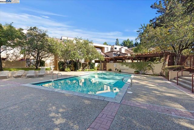 25912 Hayward Blvd Unit 204, Hayward, CA 94542