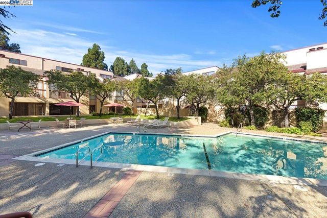 25912 Hayward Blvd Unit 204, Hayward, CA 94542