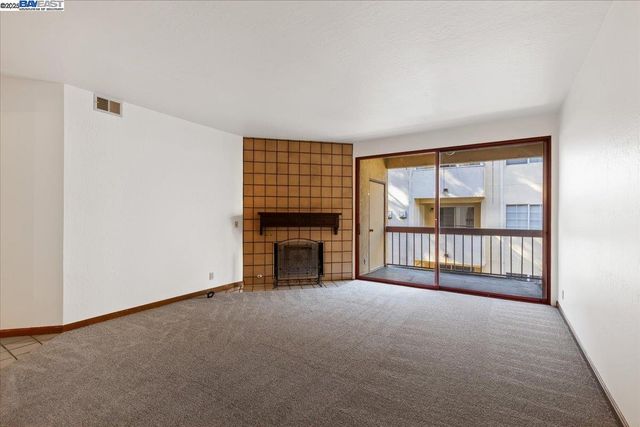 25912 Hayward Blvd Unit 204, Hayward, CA 94542