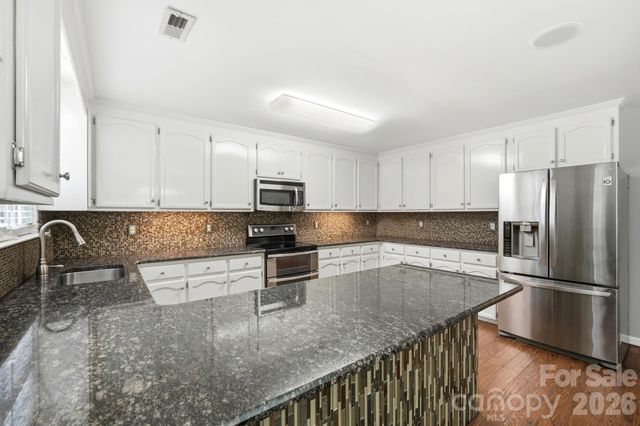 359 Linsbury Court, Gastonia, NC 28056