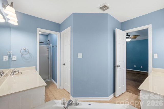 359 Linsbury Court, Gastonia, NC 28056