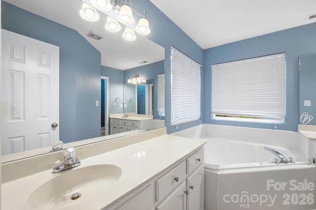 359 Linsbury Court, Gastonia, NC 28056
