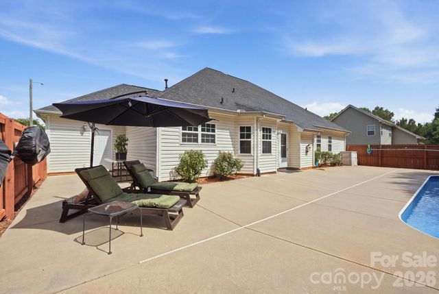 359 Linsbury Court, Gastonia, NC 28056