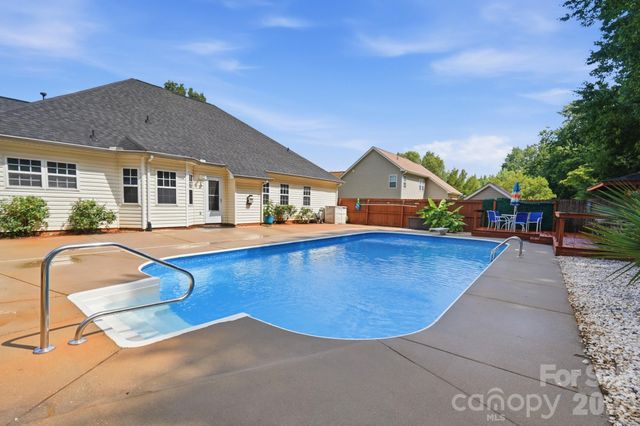 359 Linsbury Court, Gastonia, NC 28056