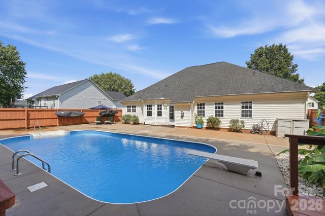 359 Linsbury Court, Gastonia, NC 28056