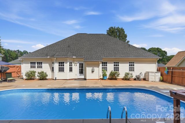 359 Linsbury Court, Gastonia, NC 28056