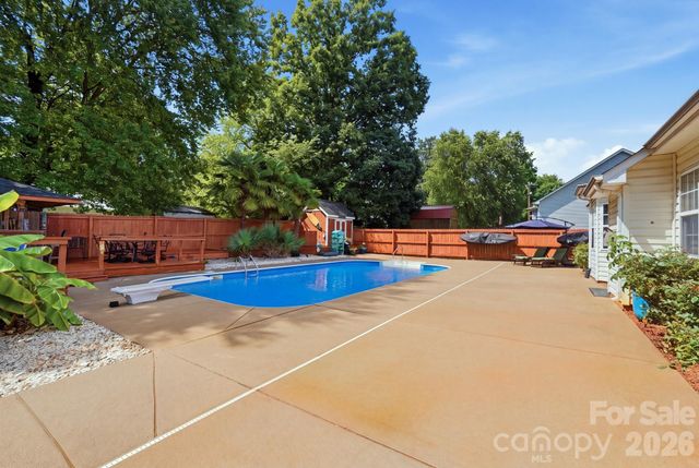 359 Linsbury Court, Gastonia, NC 28056
