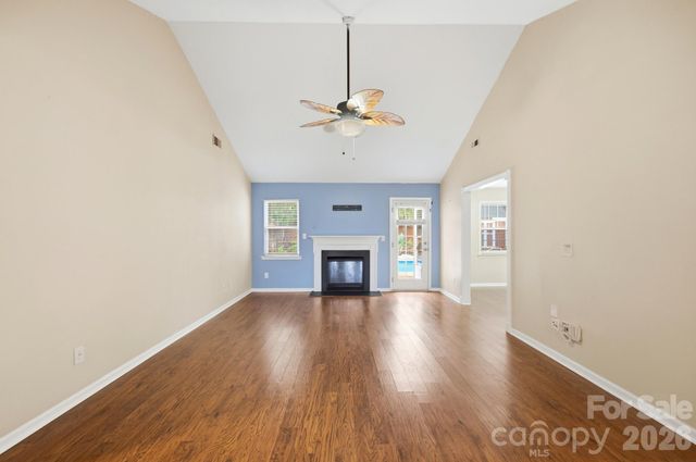 359 Linsbury Court, Gastonia, NC 28056