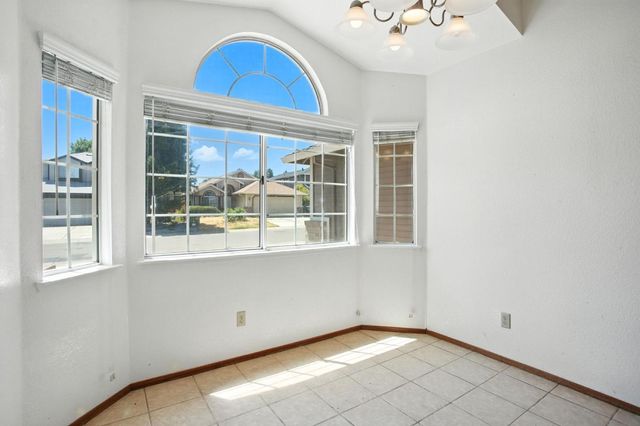 8534 Shadow Crest Circle, Antelope, CA 95843