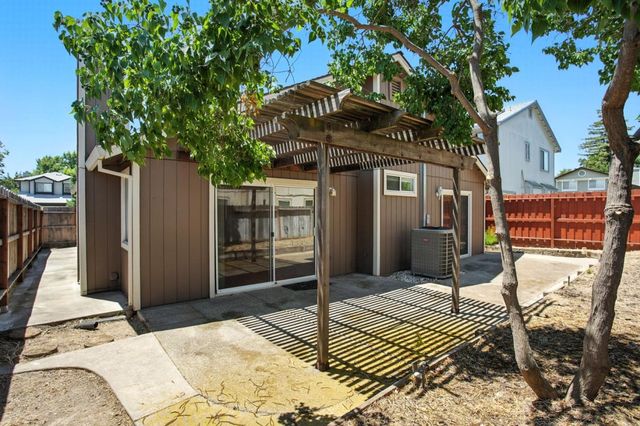 8534 Shadow Crest Circle, Antelope, CA 95843