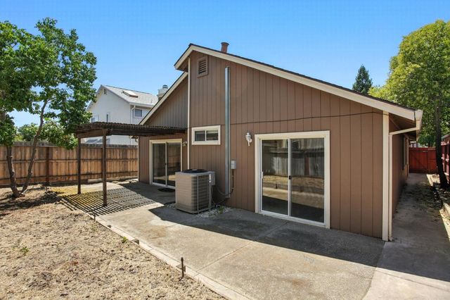 8534 Shadow Crest Circle, Antelope, CA 95843