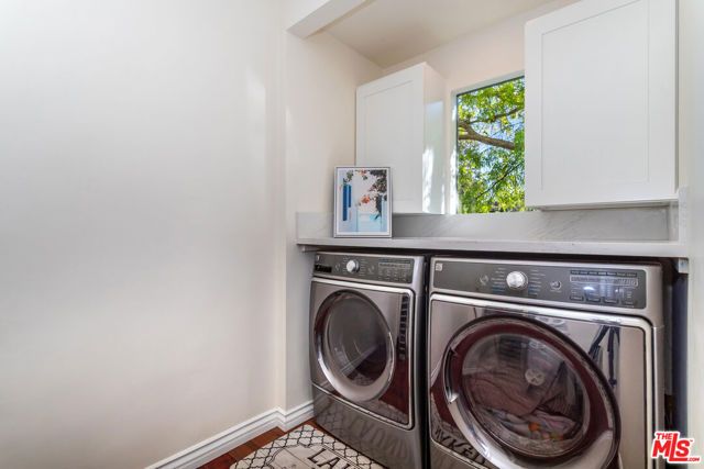 8606 Allenwood Road, Los Angeles, CA 90046