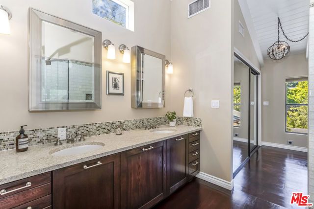 8606 Allenwood Road, Los Angeles, CA 90046