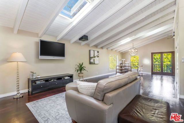 8606 Allenwood Road, Los Angeles, CA 90046