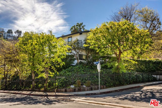 8606 Allenwood Road, Los Angeles, CA 90046