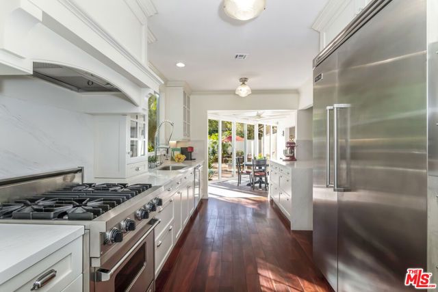 8606 Allenwood Road, Los Angeles, CA 90046