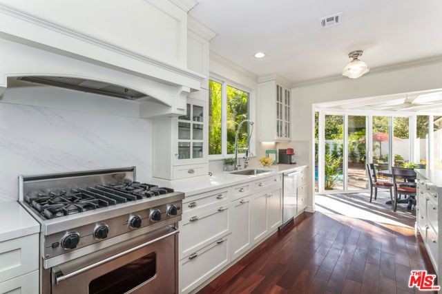 8606 Allenwood Road, Los Angeles, CA 90046