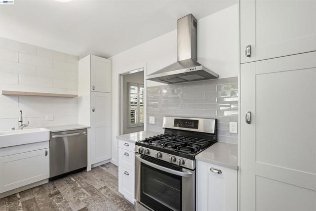 1095 Peach St, Alameda, CA 94501