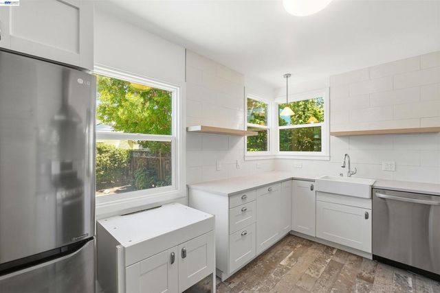 1095 Peach St, Alameda, CA 94501