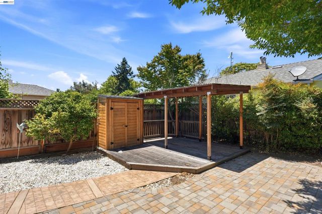 1095 Peach St, Alameda, CA 94501