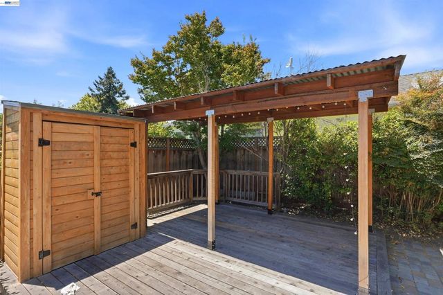 1095 Peach St, Alameda, CA 94501