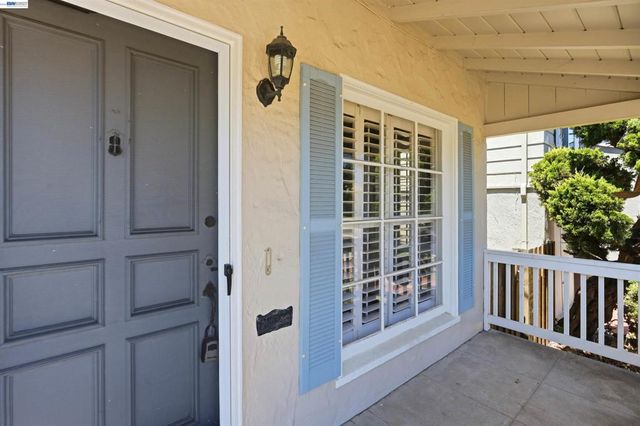 1095 Peach St, Alameda, CA 94501