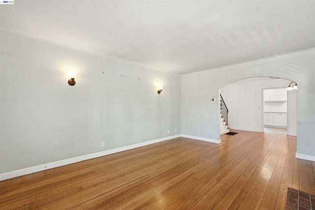 1095 Peach St, Alameda, CA 94501