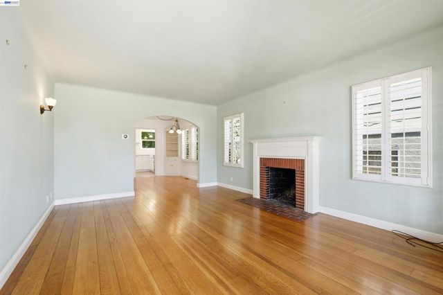1095 Peach St, Alameda, CA 94501