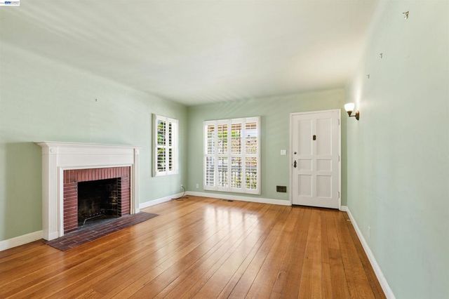 1095 Peach St, Alameda, CA 94501