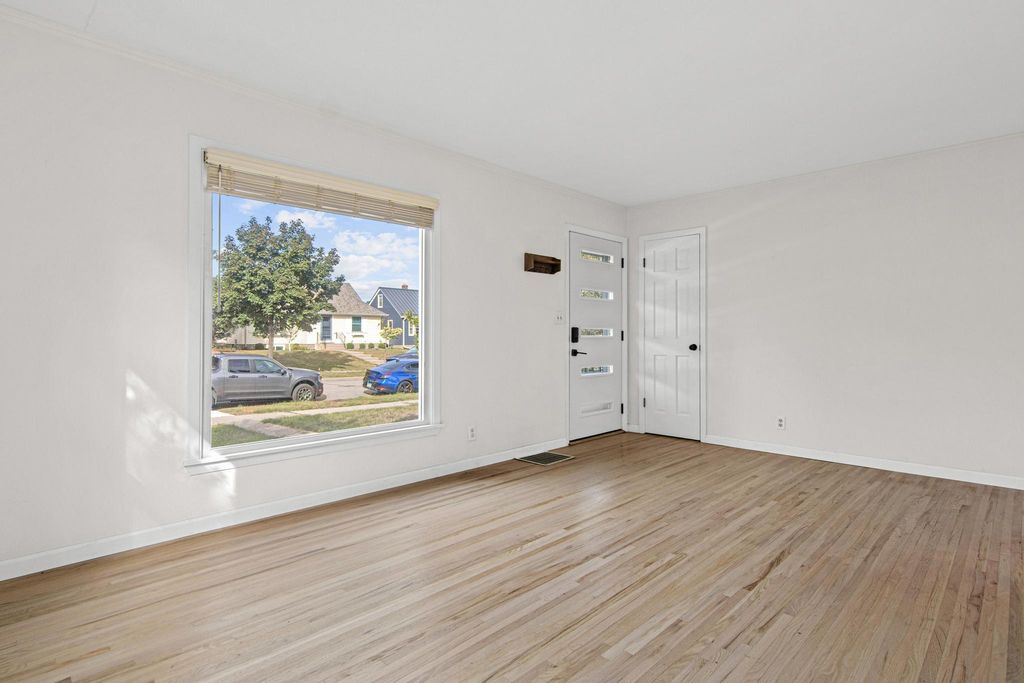 6133 Thomas Avenue S, Minneapolis, MN 55410 — photo 5