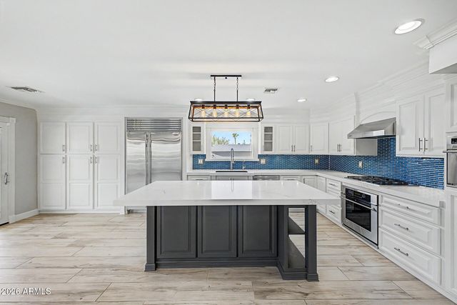2229 E BELMONT Avenue, Phoenix, AZ 85020