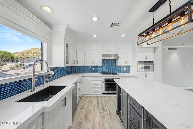 2229 E BELMONT Avenue, Phoenix, AZ 85020