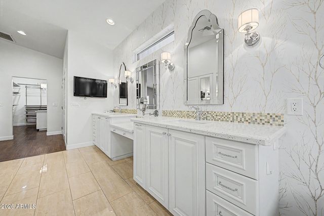 2229 E BELMONT Avenue, Phoenix, AZ 85020