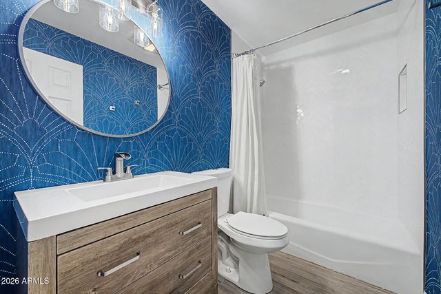 2229 E BELMONT Avenue, Phoenix, AZ 85020
