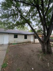 606 Guadalimar ST, Lockhart, TX 78644
